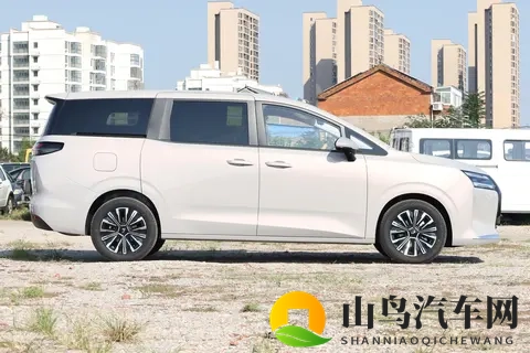 家用MPV怎么选?五菱星光730:空间大,动力足,配置全-2