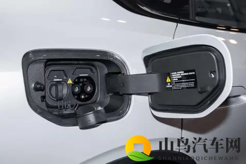 磁流变悬架限时送！续航670km，还配3nm芯片，深蓝L06真香！-1