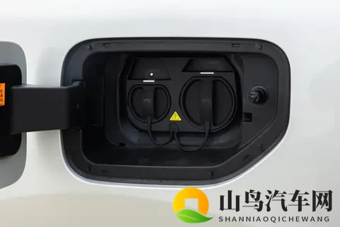 预售1499万元起，标配激光雷达和8295P芯片，这车够硬核吗？-3