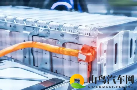 奔驰造电池跑完1200km还有电,让国产新能源无地自容?-3