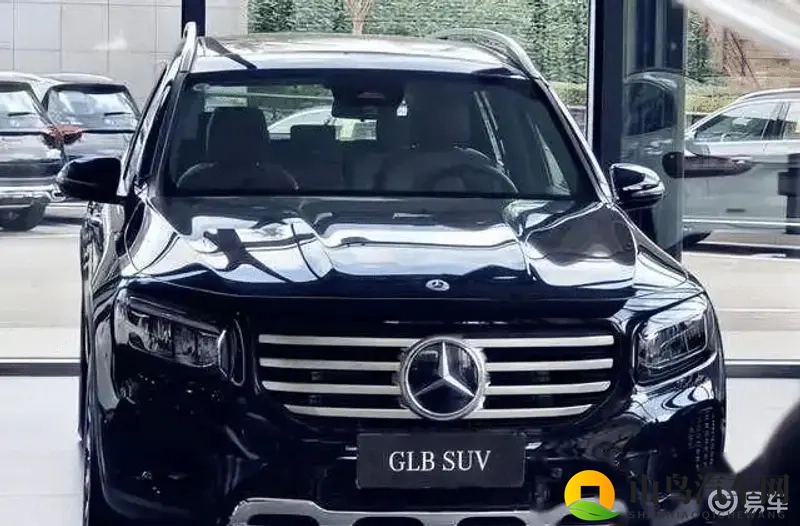 全新奔驰GLB：全能家用通勤车，20T+四驱，动力强劲-1