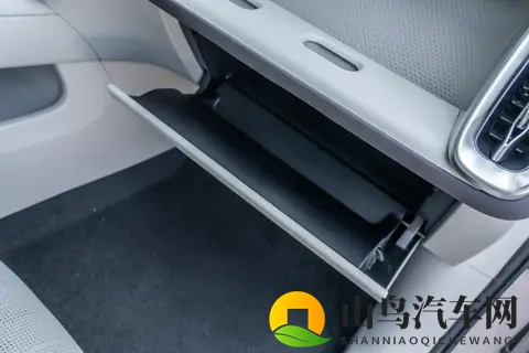 10 万级纯电轿车，续航稳、智能足又舒适，家用必看这款！-1