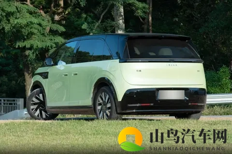 白鹿正式宣布告别奔跑吧:明星影响力跨界:白鹿告别《奔跑吧》引关注-1