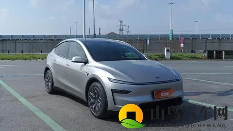 试驾特斯拉Model Y L：驾控打破平衡，高速满电跑500公里-3