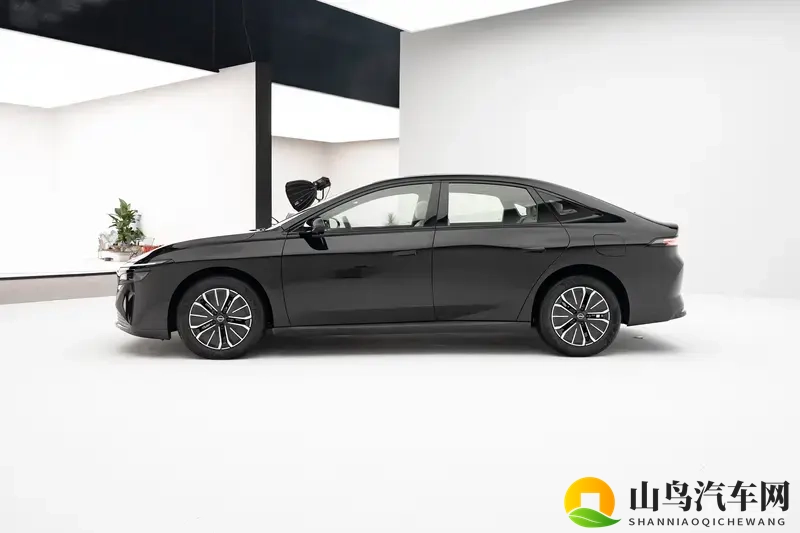 买不买？首款合资插混车10万多起-1