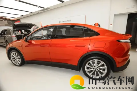 家用纯电SUV怎么选？提供越级体验？带你看乐道 L60 长续航版-2