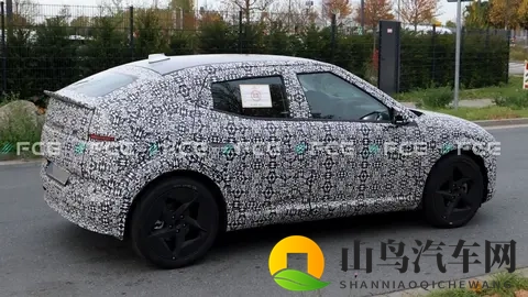 现代IONIQ 3谍照曝光：续航450-600公里，与比亚迪海豚竞争-3