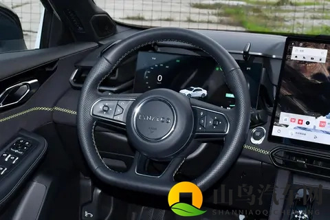 第三代领克03：紧凑型燃油轿车市场的实力新选择-1