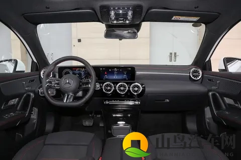 2025 款奔驰 A 级选购指南:25 万级豪华入门,A 180 L 与 A 200 L 怎么选?-2