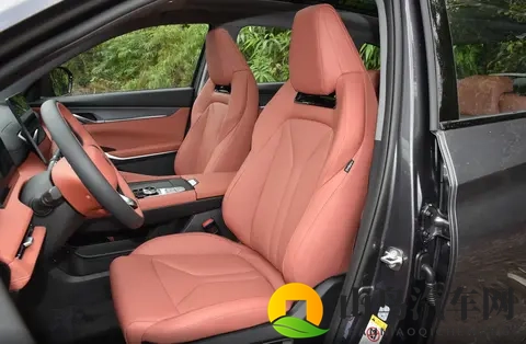 26款长安CS75 PLUS上市，百公里油耗696L，配146英寸中控屏-1