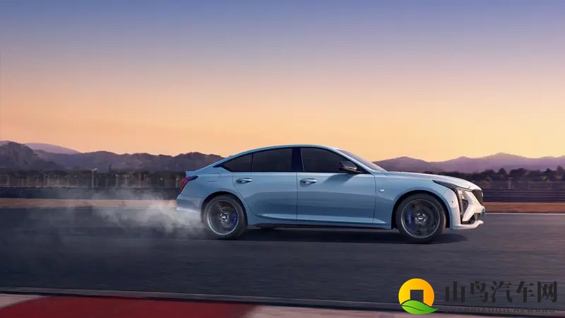 别只关注宝马3系了，不如看看这台20万内的“后驱王”-1