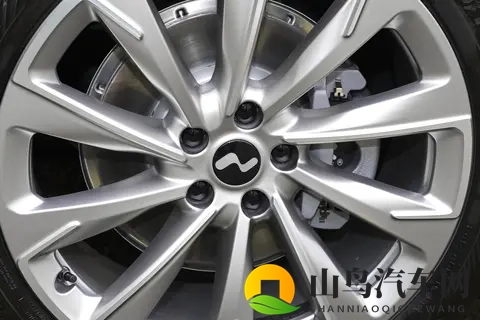 25万级SUV怎么选？别总盯着新势力，乐道L60长续航版更靠谱-3