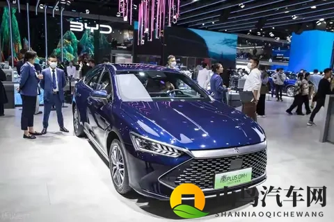 车主感叹：开了比亚迪混动再开丰田混动，差距太明显了！-3