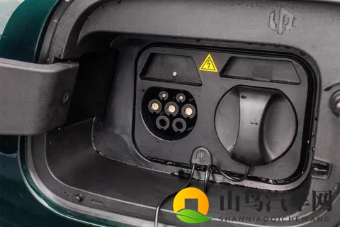 预算20万元以内，想买六座SUV？零跑C16值得一看！-1