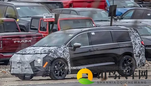 全新克莱斯勒大捷龙谍照曝光 造型延续纯正美系豪华风格-2