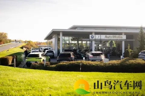 宝马XM车队携10辆炫酷座驾亮相-2