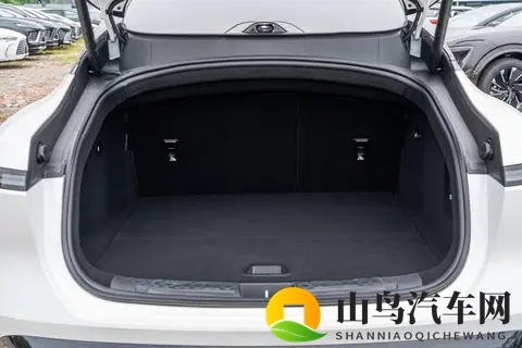 阿维塔06:高颜值,华为乾崑ADS +鸿蒙座舱,年轻人心中的豪华轿车-1