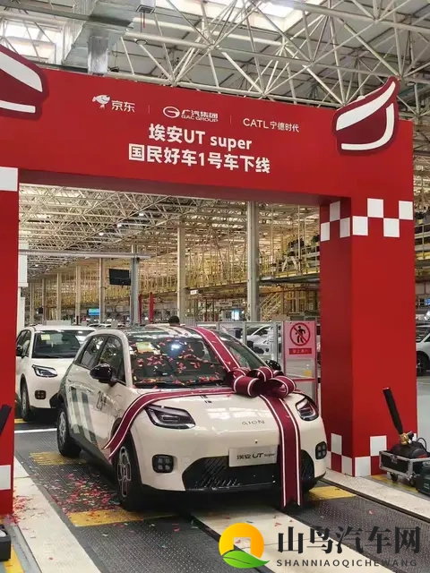 指导价12.68万元起 全新卡罗拉锐放焕新上市-1