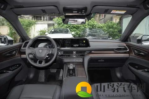 30 万左右选中大型混动轿车，皇冠（进口）怎么选？别被配置绕晕了-3