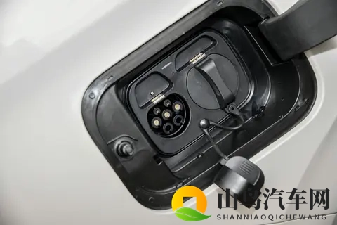 蓝电E5 PLUS超长续航版:12万级插混SUV的实力选择-1