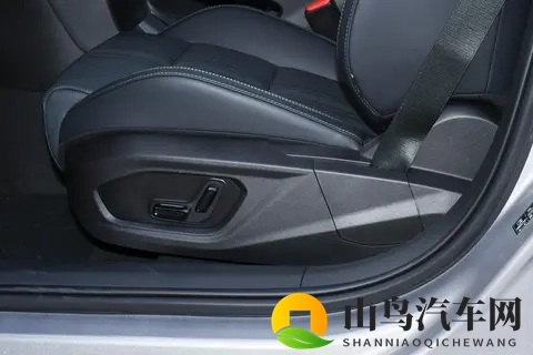 10万级运动轿车，新款领克03上市，配置升级，优惠18万-2