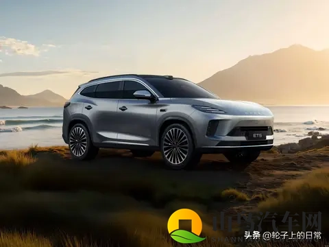 三联屏+豪华内饰，星途ET5：科技与质感双向奔赴-1