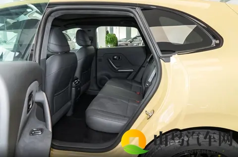 开始玩操控了,零跑lafa5钢炮车型,218马力电机会有乐趣?-2