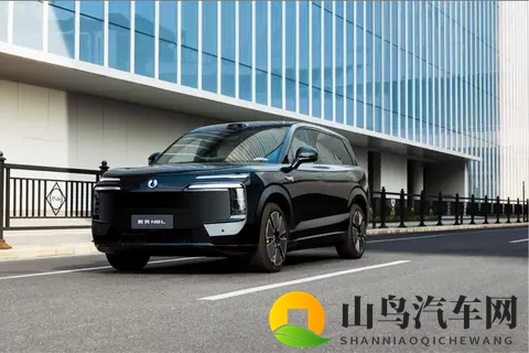 TA来了，无需动手，脚踩AR图标开后备箱，腾势N8L让优雅成为习惯-3