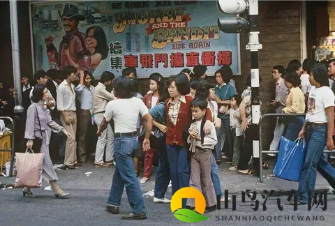 月入 6000 敢买奔驰 C 级？算完 3 年账单傻了：每月多花 7500-1