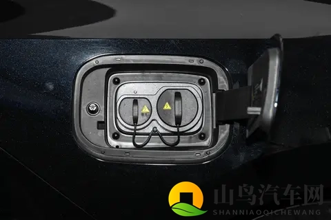 刚毕业预算不多,又追求颜值和实用,可以看看这款-长安启源A06-2