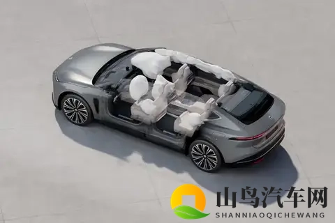 蔚来ET9:2025款102度电池,入门即满配,768万起售,值得买吗?-3