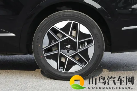 同为华为系，问界M8与深蓝S09对比，谁更适合家用？-2