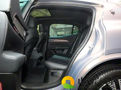 玛莎拉蒂豁出去了！从8988万跌至3588万，小米YU7危险了？-2