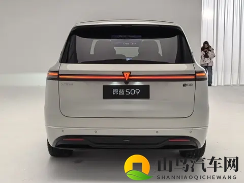 20万级大六座奶爸车，6座增程大型SUV，深蓝S09超长续版值得体验-3