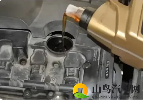 拖到修理厂拆开一看，机油泵都快憋坏了，盲目加0W-20机油的代价-3