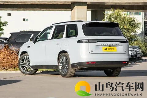 20万内6座车怎么选？零跑C16 580尊享版空间配置成本体验对比解读-3