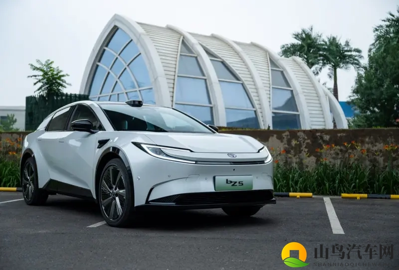 女生独自开车安全感：bZ5比“网红智能”更懂我-1