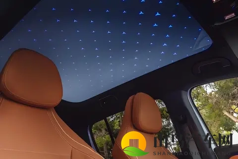 奔驰独有“星空顶”_三联屏设计 全新奔驰GLB官图发布-2