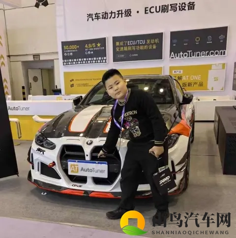 11岁“懂车弟”坐上500万豪车圆梦，花压岁钱买了90款车模型-1