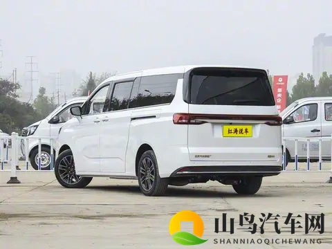 北汽锐胜M8预售，金色“BAW”车标，中大型MPV，会被大家认可吗？-3