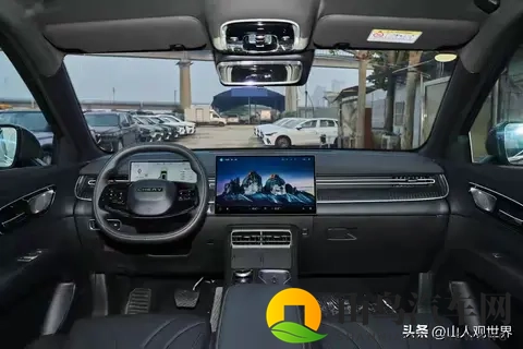 929万逆天价！冠军基因+8155芯片，瑞虎8把10万级SUV卷到天花板-1