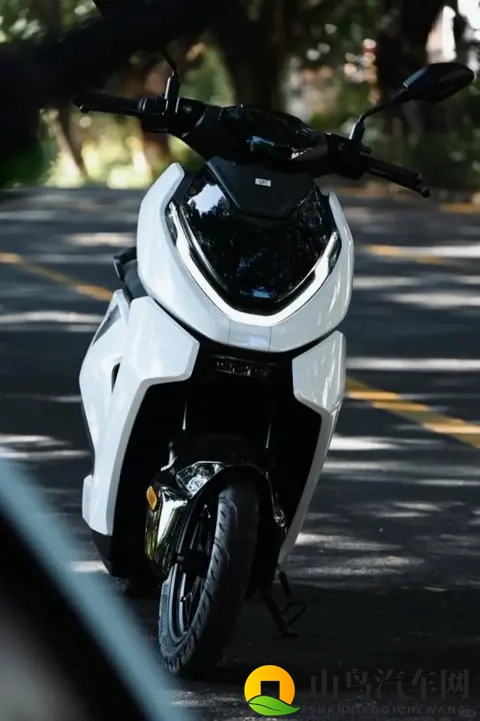 ​5K预算，极核 AE5i 对比九号、小牛同价位车型值得买吗？-1