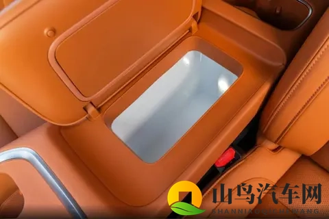 银河M9对比零跑C16，20万内谁才是更值得购买的6座SUV？-1