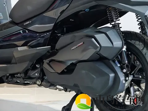 德系平台+国产价格，2025款无极SR4 Max中排踏板，售价29999元起-2