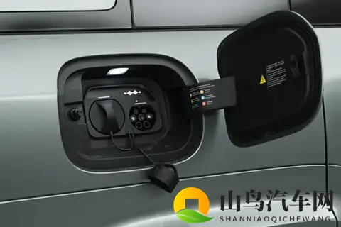 方程豹钛7：科技大空间SUV，全家出行皆能尽享舒适体验-3