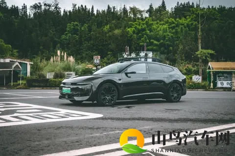 奥迪 E5 Sportback往返860公里看雪山，不旅行还叫什么奥迪旅行车-3