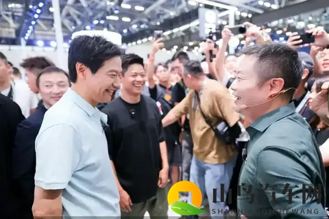 89万买飞行汽车！何小鹏掀桌子：AI才是王炸，五强之争已无退路？-1