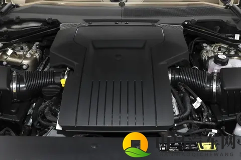 路虎卫士深度体验：V8 版 4 秒破百，硬派越野也能当家用-3