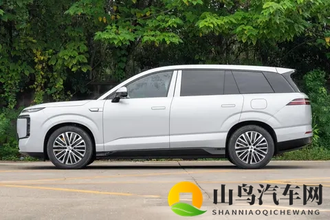 腾势N8L DM:主打全家出行,六座SUV的新选择来了-1