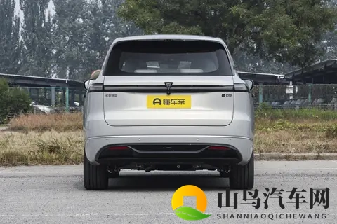 家庭六座SUV，深蓝S09适合带全家出行，实用又舒服-3